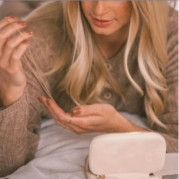 Floral Letter T Initial Dainty Silver/Gold Circle Disc Floral Trendy Necklace - Picture 15 of 16